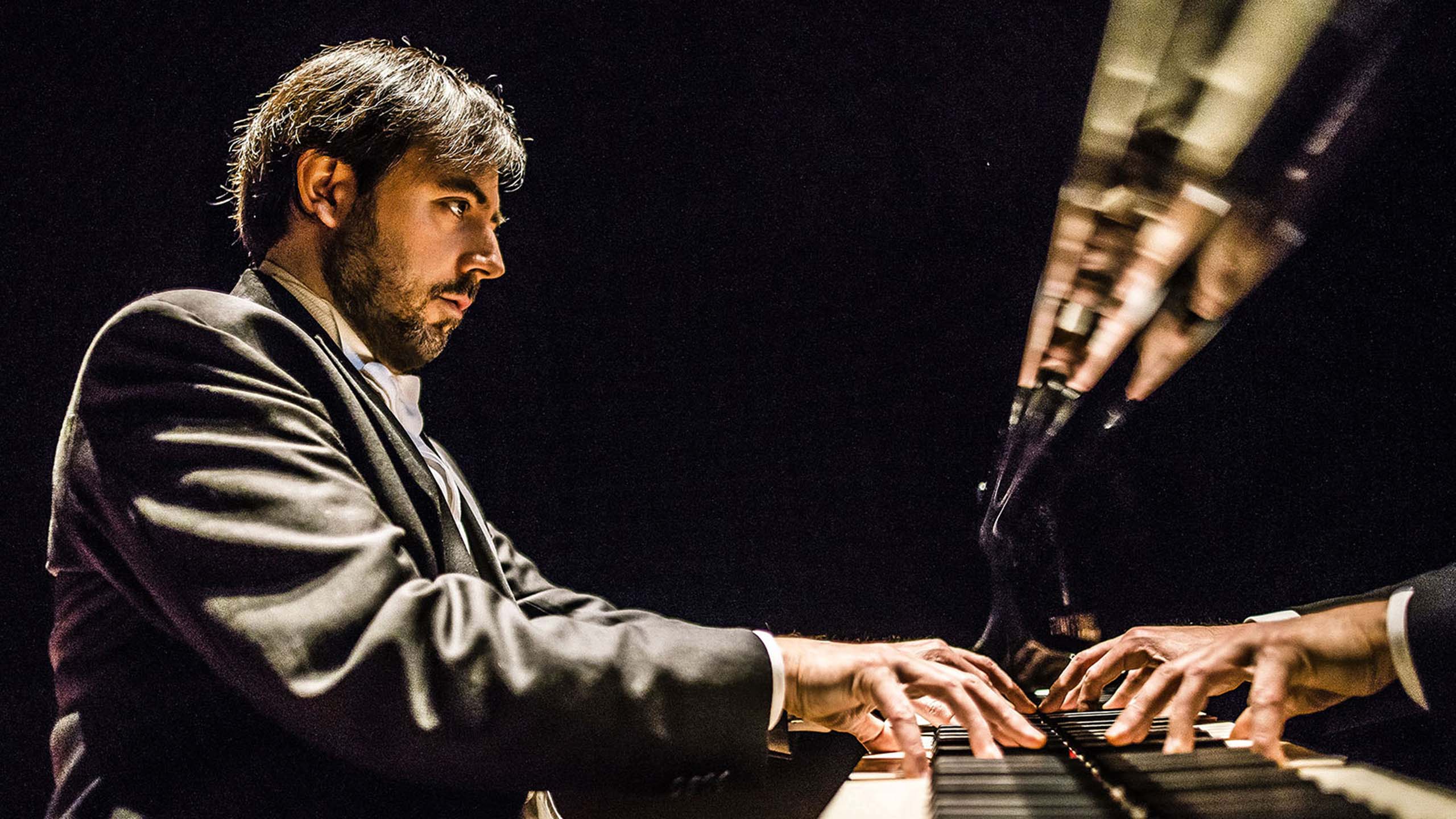 Massimiliano Ferrati al pianoforte